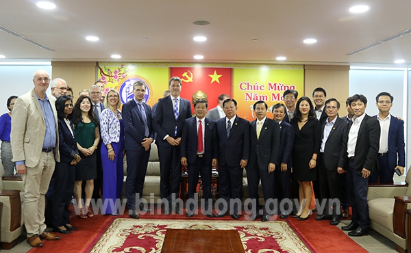 Chủ tịch UBND tỉnh Trần Thanh Liêm tiếp Thị trưởng thành phố Emmen (Hà Lan)