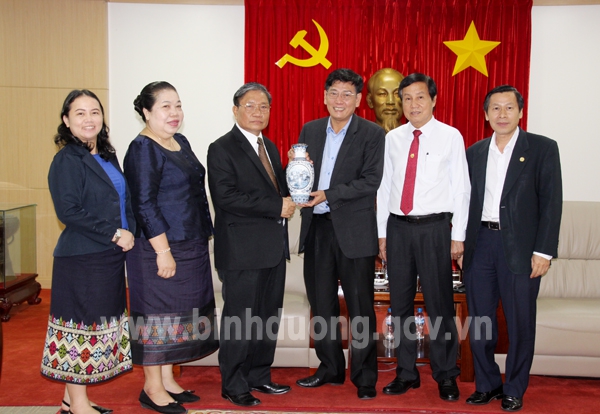 Phó Chủ tịch Thường trực UBND tỉnh Mai Hùng Dũng tiếp Tổng Lãnh sự Cộng hòa Dân chủ nhân dân Lào