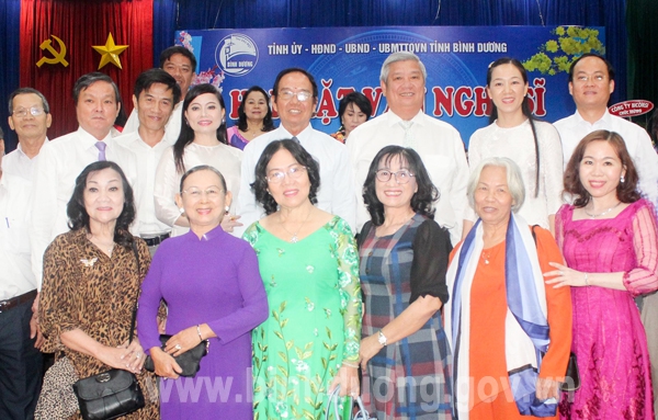 Bình Dương họp mặt văn nghệ sĩ đầu xuân Kỷ Hợi 2019 - Ảnh minh hoạ 3